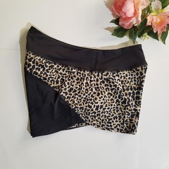 Outdoor Voices Leopard Hudson 2.5" Shorts XL - Picture 9 of 16